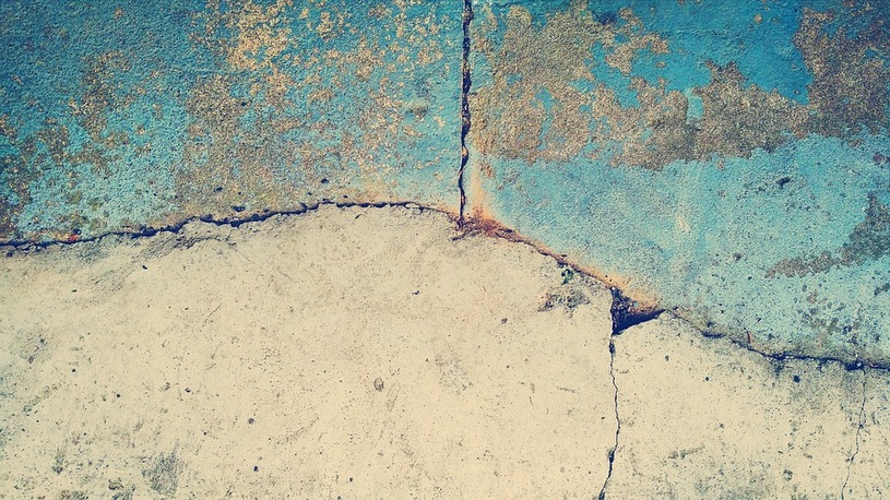 Старый бетон, трещины