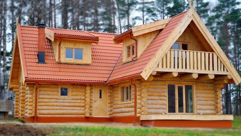 Деревянный дом из оцилиндрованного бревна