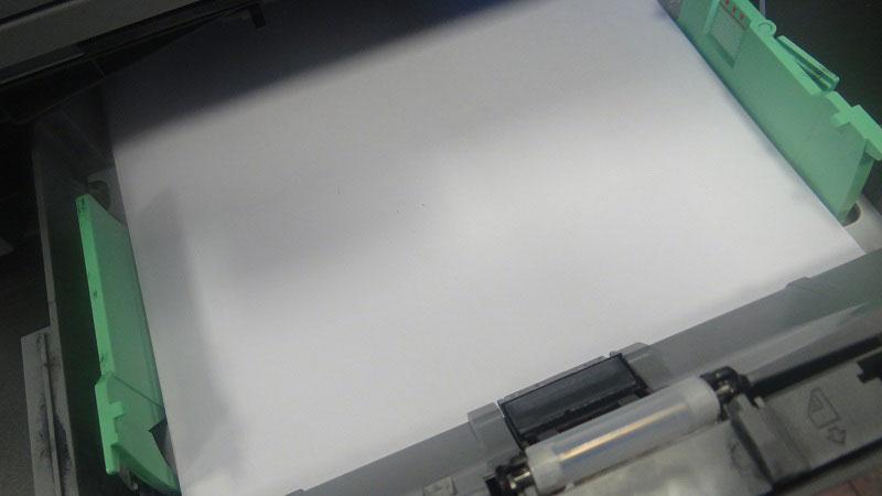 Загрузка бумаги Svetocopy в принтер